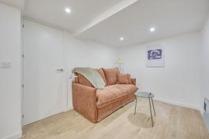 La Pequeña Gran Casa by Clabao