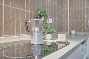 La Pequeña Gran Casa by Clabao