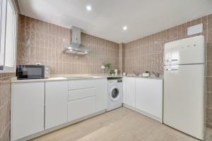 La Pequeña Gran Casa by Clabao