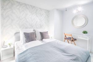 Greenlight 2 Bedroom Apartment Brody 17