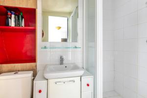 Studio sous les poutres à Paris