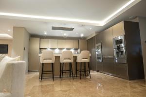 Luxury Penthouse For Bedrooms ,Private Pool