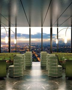 Impressive City Skyline w Pool Gym & Sauna