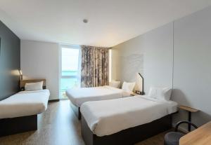 Hotels B&B HOTEL Compiegne : photos des chambres