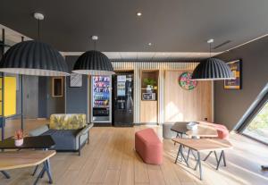 Hotels B&B HOTEL Compiegne : photos des chambres