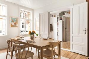 Prime Location - Charming Bergen City Apartment