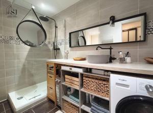 Villas Maison de village avec terrasse et espace de plaisance au bords du Rhone : photos des chambres