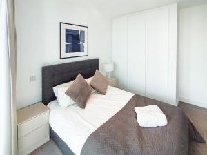Luxury Balcony Apartment, Canary Wharf
