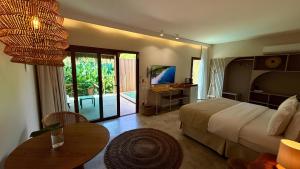 Dolphin Hotel