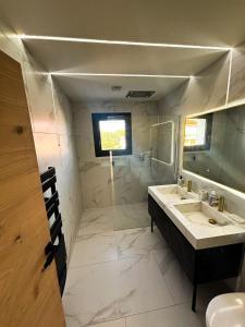 Top of villa, private pool 7 people