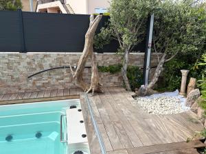 Top of villa, private pool 7 people