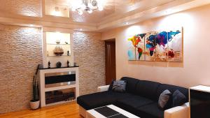 Central Apartment with Fireplace & Cathedral View