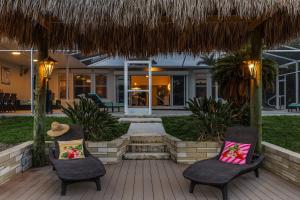 Heated Pool & Spa with Dock, Tiki Hut & Gulf Access - Coral Reef - Roelens