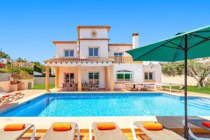 Villa Carolina Blanca by Villa Plus