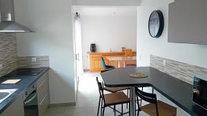 Maisons de vacances La Broceliande 4 bedroom house : photos des chambres