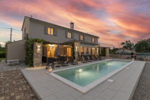 Villa Batelica with large garden, kids playground and private pool