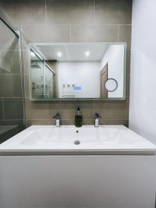 Maisons de vacances Le Jardin d'Anatole : Parking / Haut Standing : photos des chambres