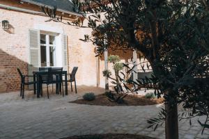 Maisons de vacances Le Jardin d'Anatole : Parking / Haut Standing : photos des chambres