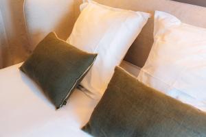 Maisons de vacances Le Jardin d'Anatole : Parking / Haut Standing : photos des chambres