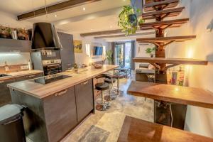 Villas Magnifique Maison de Village climatisee, terrasse : photos des chambres