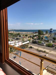 Beachfront & Park View Apartment