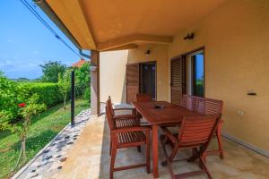 House Luigi BLUE AND GREEN IN ONE PLACE