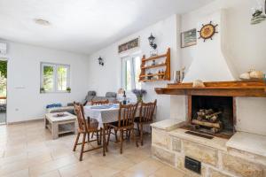 Peacefull getaway island Hvar!