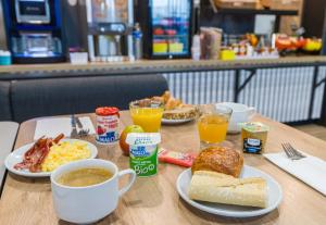Hotels B&B HOTEL Poitiers Aeroport : photos des chambres