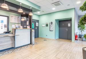 Hotels B&B HOTEL Poitiers Aeroport : photos des chambres