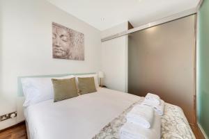 Urban London Base, 6mins walk to Marble Arch Station, 8mins walk to Hyde Park