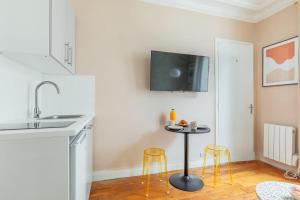 Joli 2 pièces dans un beau quartier de Paris-II