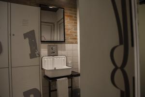 Single Bed in 4-Bed Dormitory Room with Private Bathroom room in room007 Ventura Hostel