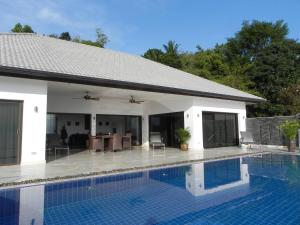 Secluded Villa with Private Pool and Breathtaking Sea Views