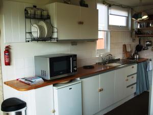 Driftwood Cabin near Heacham Beach, Free Parking