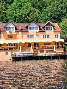 Casa Golful Mraconiei Eselnita