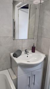 Quiet, Cozy Flat & Garden In Leafy Sheffield Area