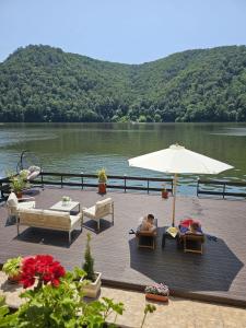 Casa Golful Mraconiei Eselnita