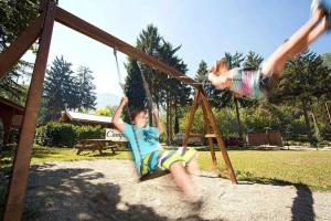 Campings Camping 3 etoiles - Piscine - ccbbhdi : photos des chambres
