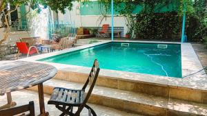 Grande chambre cosy avec kitchenette, salle de bain et WC privatif