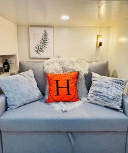 Comfortable Classy Combined - Amazing Unit Just Around the Block