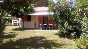 Maisons de vacances Charmant pavillon ombrage : photos des chambres