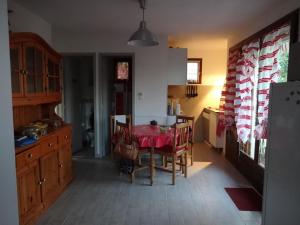 Maisons de vacances Charmant pavillon ombrage : photos des chambres