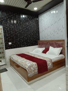 GAYATRI SHRADDHALU NIWASs