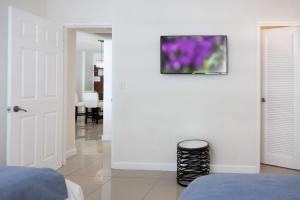 Beachfront 2 BR Apt Full Kitchen - No Resort Fee