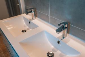 Le Grenier d’Anatole : Parking Haut Standing