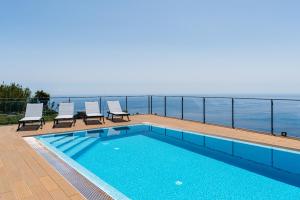 Valley View-Villa with heated pool and sauna