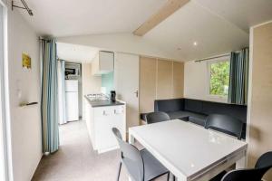 Campings Camping 4 etoiles - Piscine - ccbbghg : photos des chambres