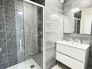 Bel apt 85m2 pour 8p Parking et Balcon