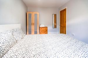 Quiet 5 bed Vauxhall House with garden and roof terrace