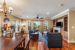 CSC2R - Dolphins Den